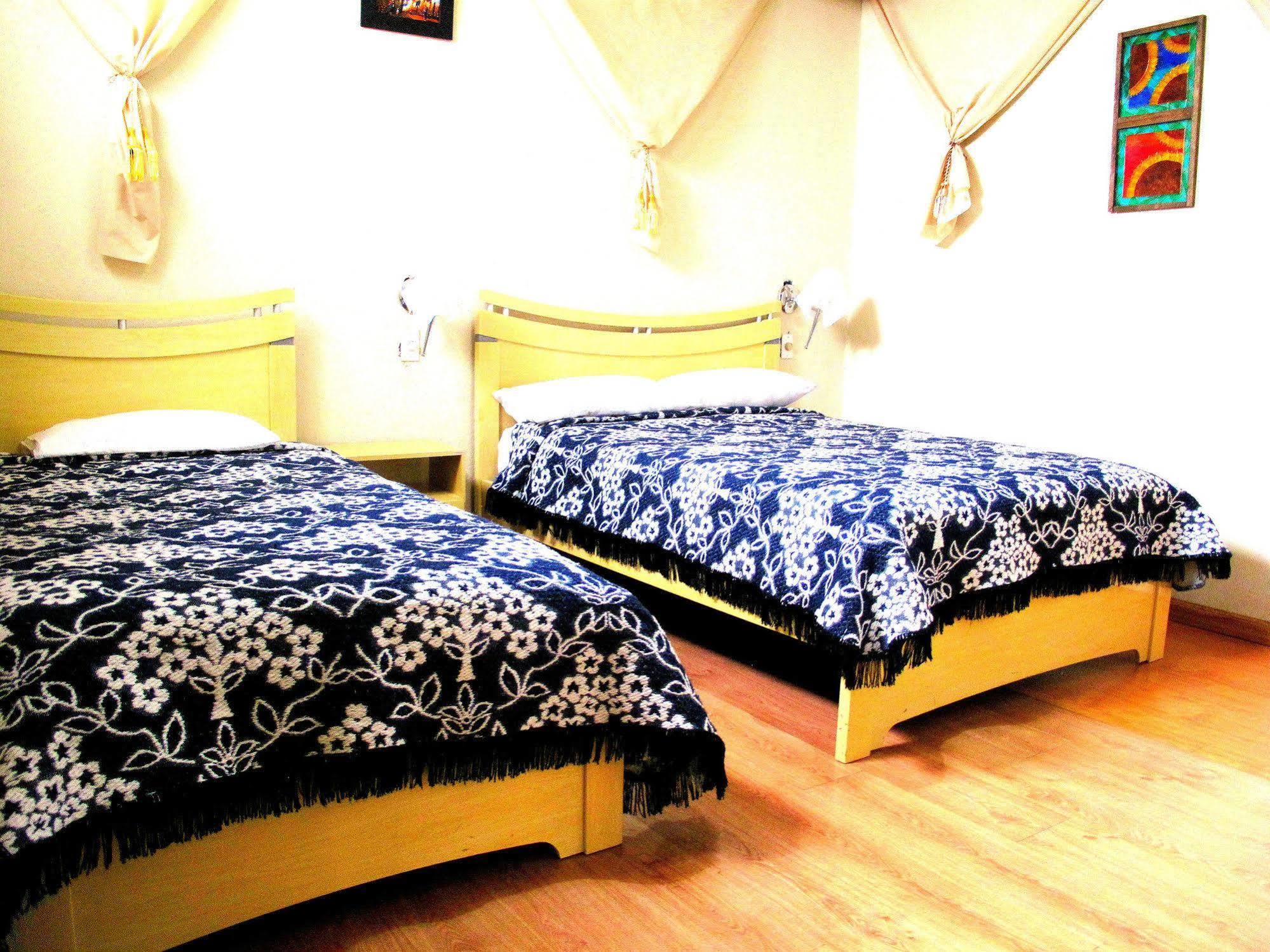 Aqua Hostal Mabel Куэнка Экстерьер фото
